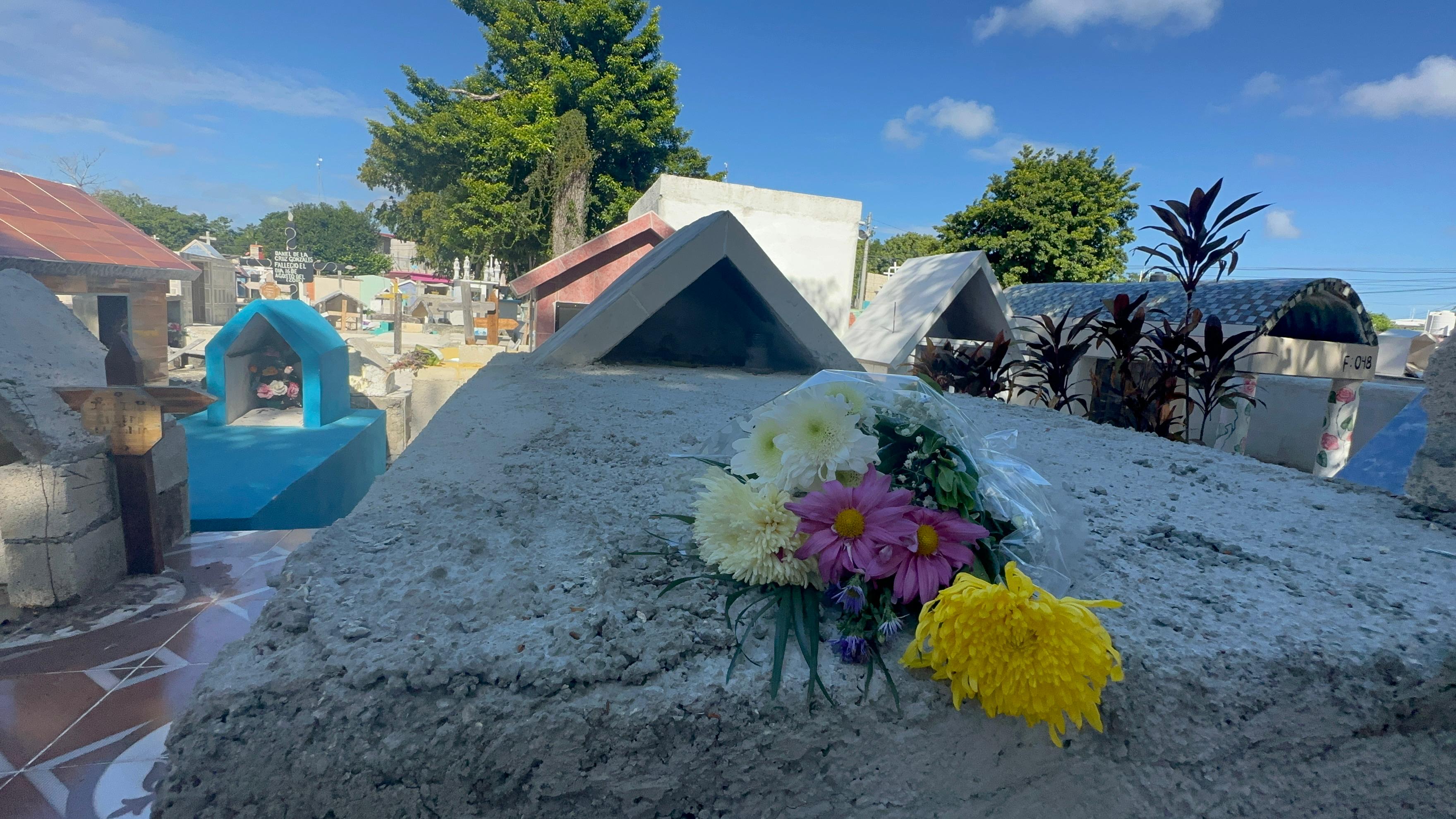 Estiman que 40 por ciento de los arreglos vendidos en florerías de Tulum son para las madres difuntas